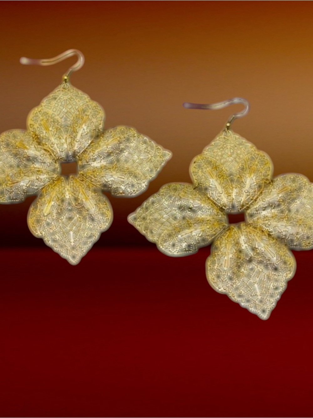 Beautiful Gold Tone Lacy Filigree Dangling Pierced Earrings Feminine Statement